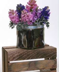 heavenly-hyacinths-in-mirror-vase-the-cornflower
